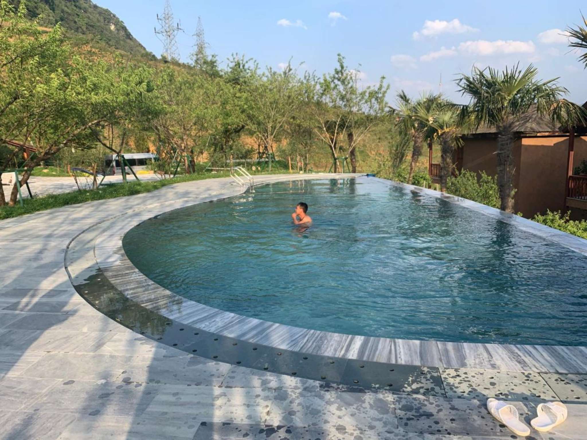 bể bơi vô cực tại Sin Chai Ecolodge
